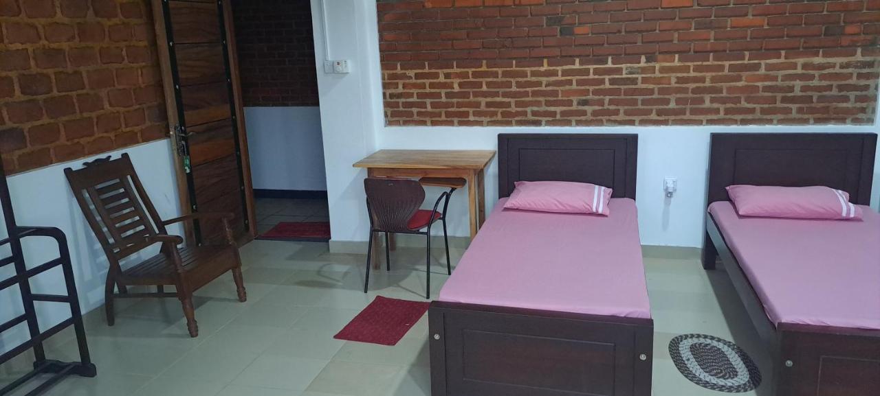 Madu River Edge Hotel Balapitiya Bagian luar foto